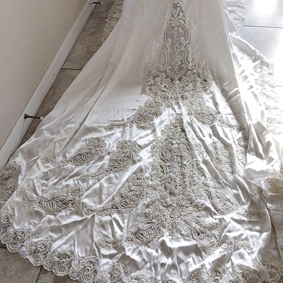 VINTAGE  18TH CENTURY ROCOCO INSPIRED  WEDDING GOWN - Picture 15 of 16